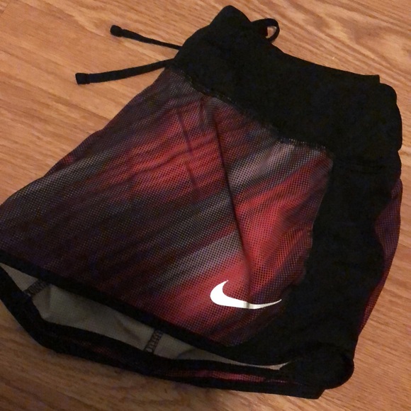 Red and black polyester Nike shorts - Picture 2 of 2